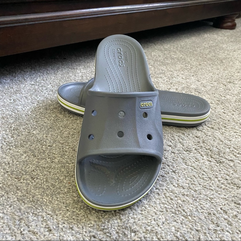 Size 12 Men’s CROCS slides.